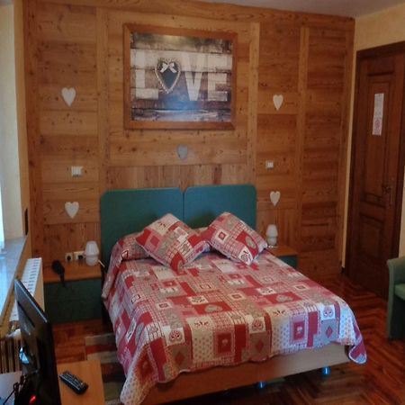 Mont Gele Hotel Ollomont Kültér fotó