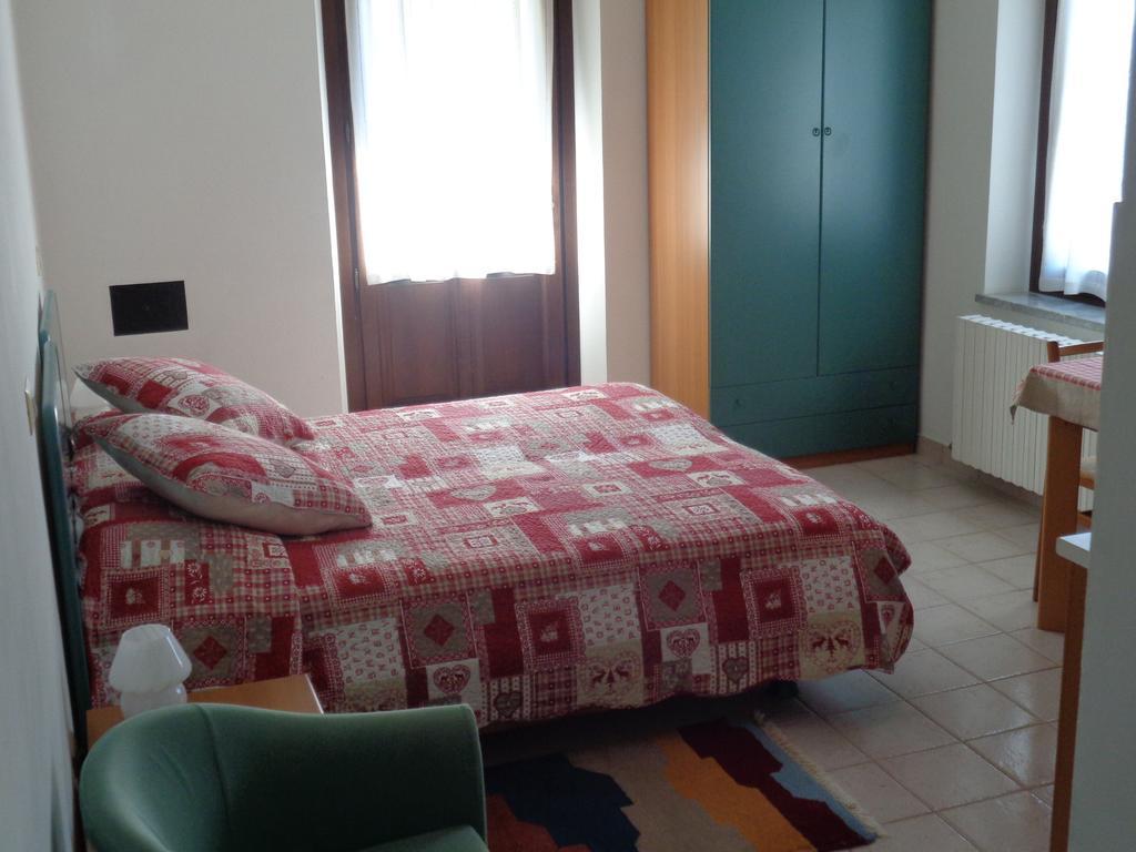 Mont Gele Hotel Ollomont Szoba fotó