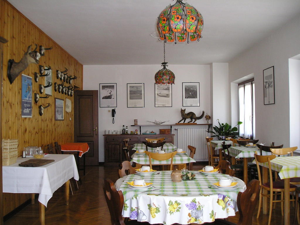 Mont Gele Hotel Ollomont Kültér fotó