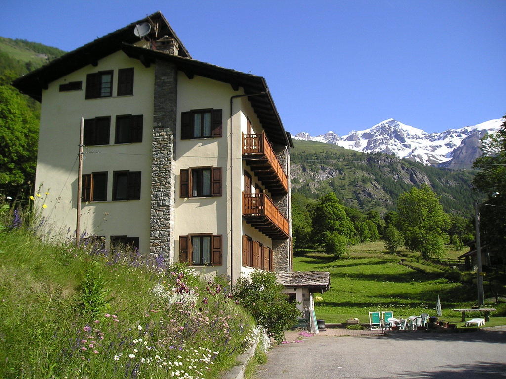 Mont Gele Hotel Ollomont Kültér fotó