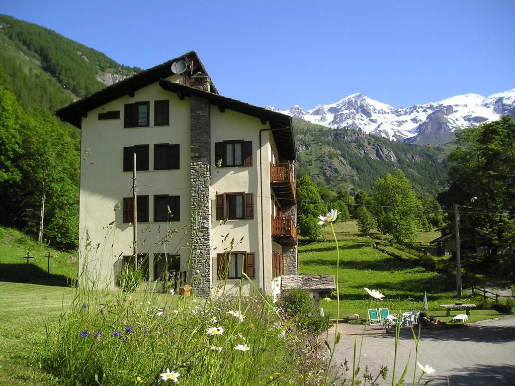 Mont Gele Hotel Ollomont Kültér fotó