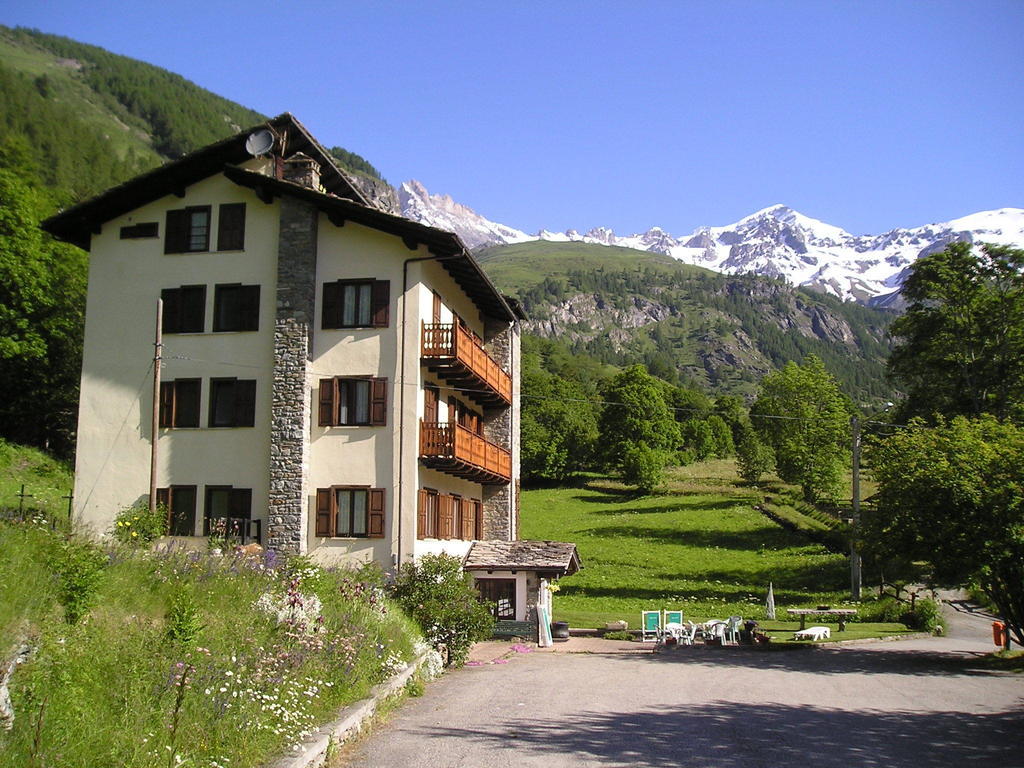 Mont Gele Hotel Ollomont Kültér fotó