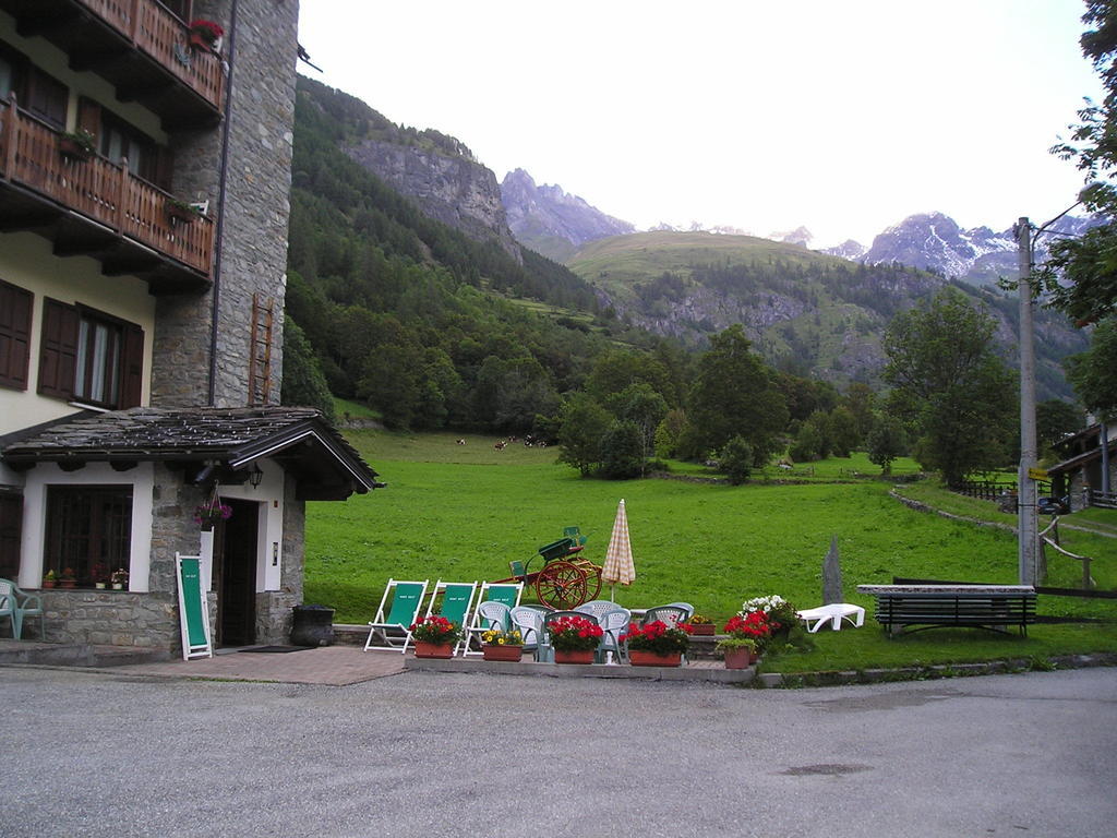 Mont Gele Hotel Ollomont Kültér fotó