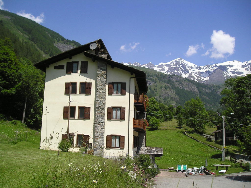 Mont Gele Hotel Ollomont Kültér fotó