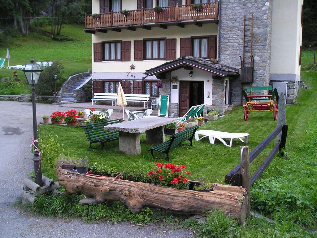 Mont Gele Hotel Ollomont Kültér fotó
