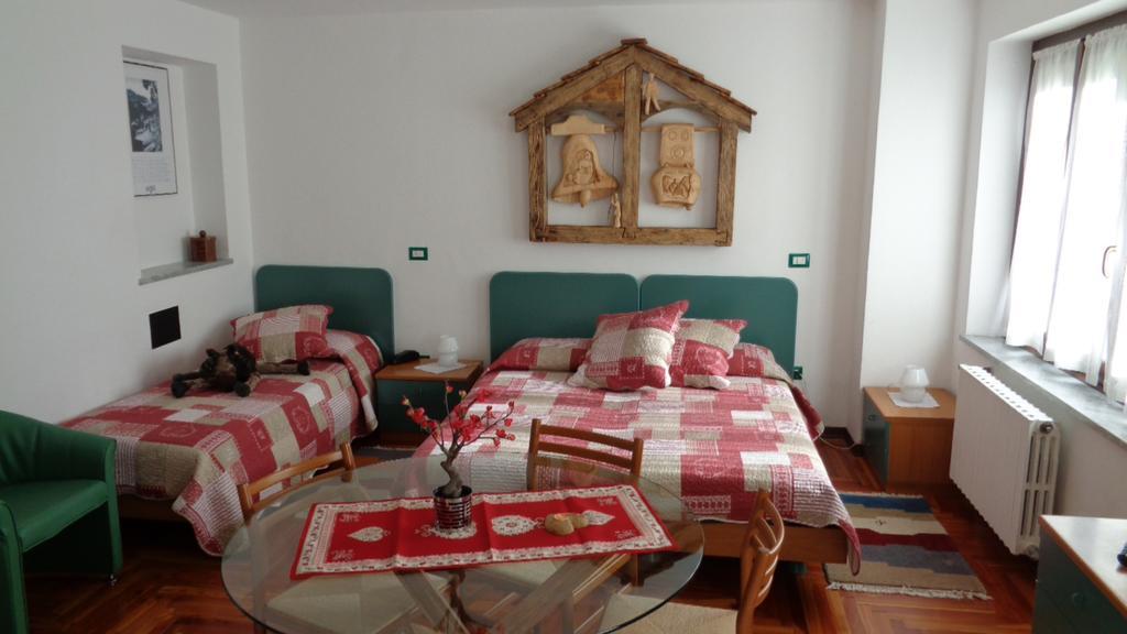 Mont Gele Hotel Ollomont Kültér fotó
