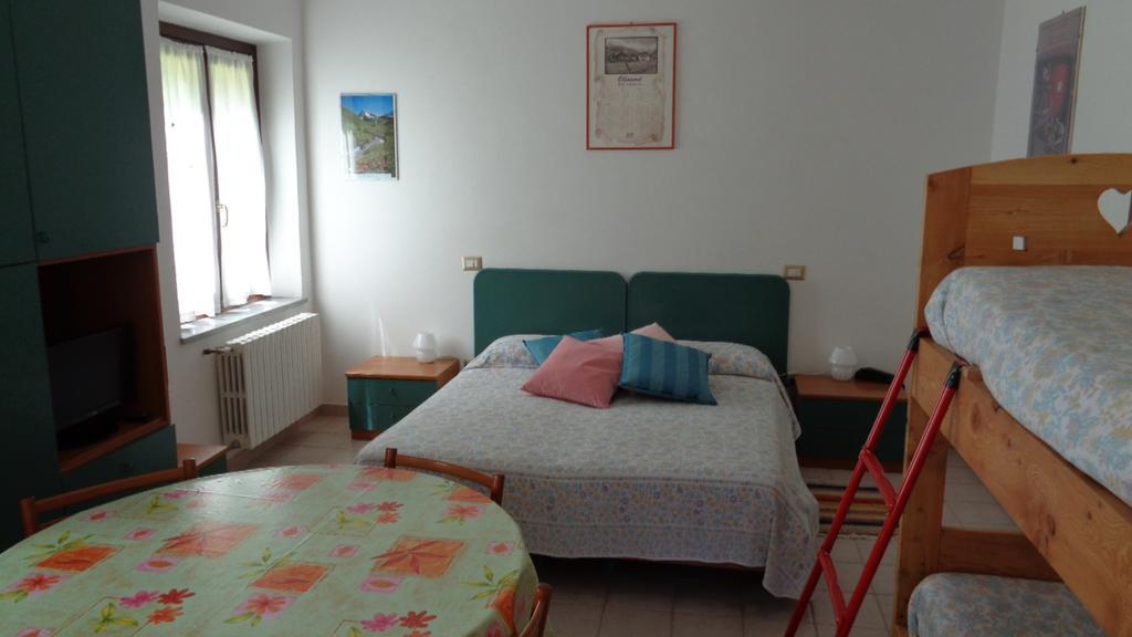 Mont Gele Hotel Ollomont Kültér fotó