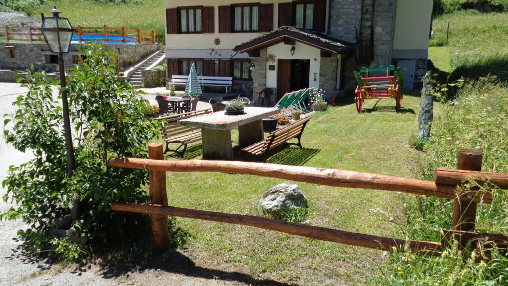 Mont Gele Hotel Ollomont Kültér fotó