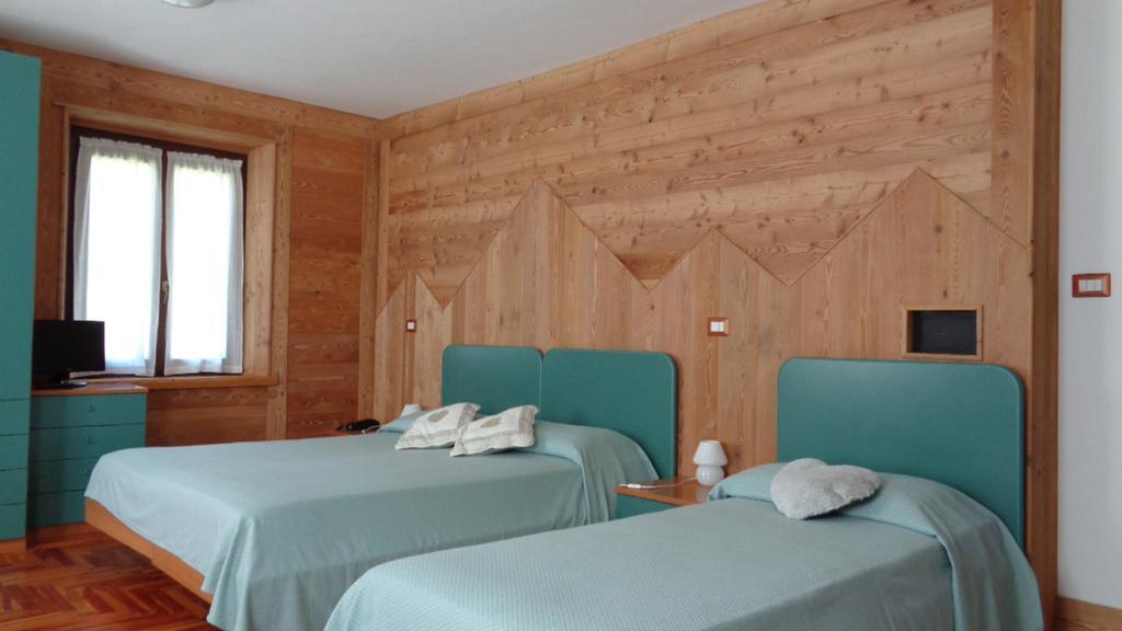 Mont Gele Hotel Ollomont Kültér fotó