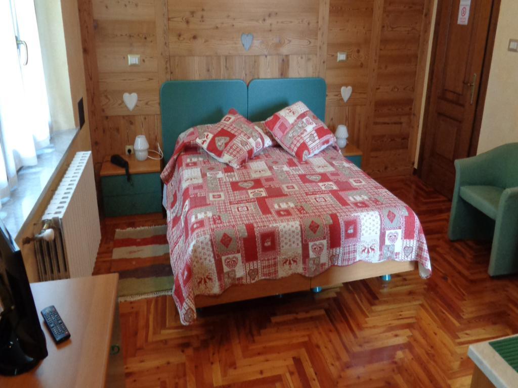 Mont Gele Hotel Ollomont Kültér fotó